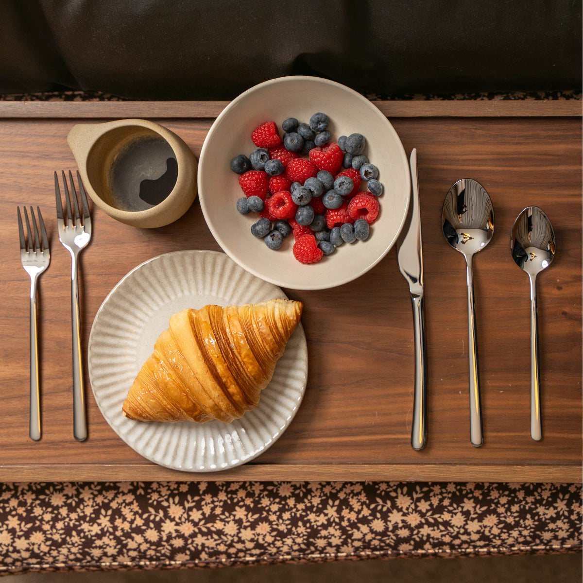 Italic Emilia Mirror 20-Piece Flatware Set – product photo