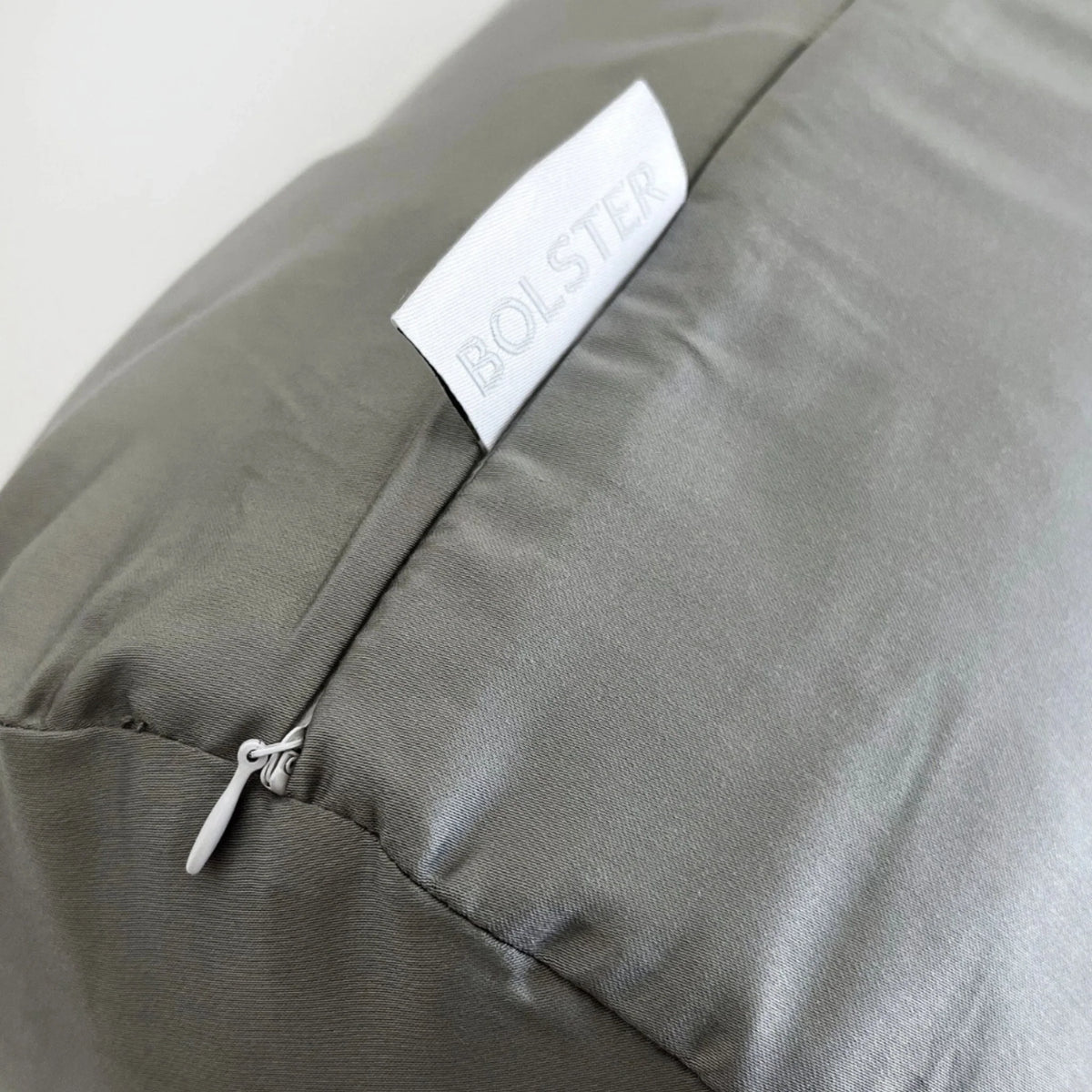 Bamboo is Better Cooling Bamboo Travel Pillowcase, Silver – zipper detail