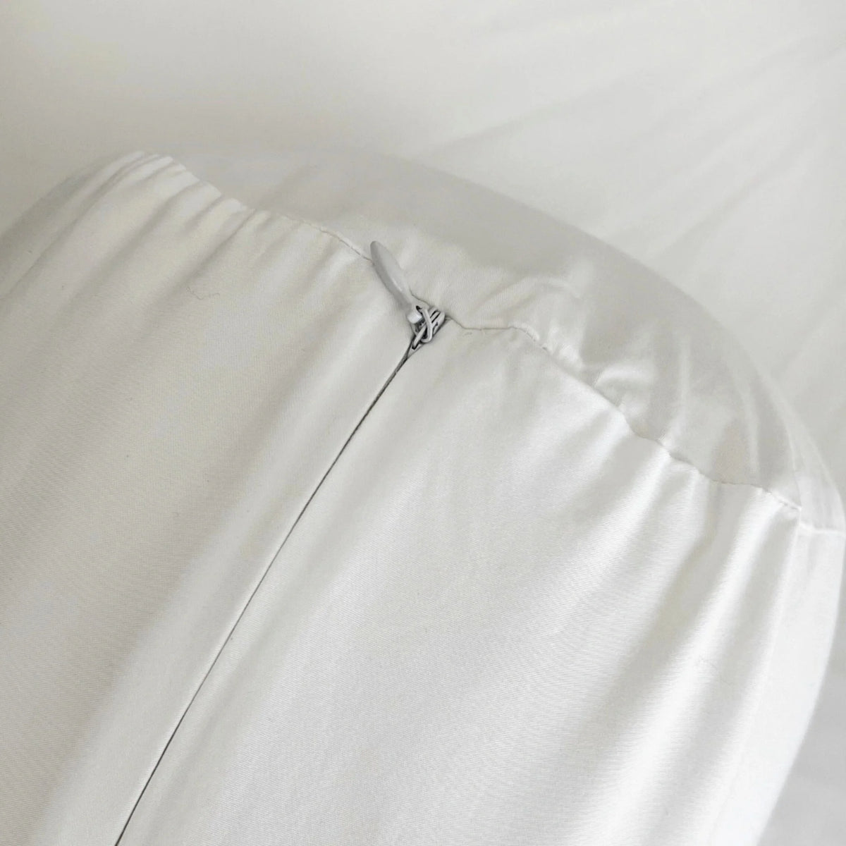 Bamboo is Better Cooling Bamboo Travel Pillowcase, White – zipper detail